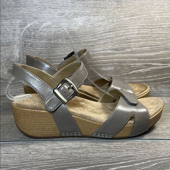 Dansko Laurie Taupe Leather Women's Sz 9/EU 39 Ankle Strap Alt Closure Sandals - Picture 1 of 11